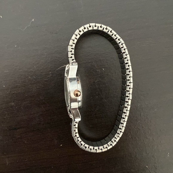 Quartz stainless steel stretchable silver watch - Picture 2 of 3